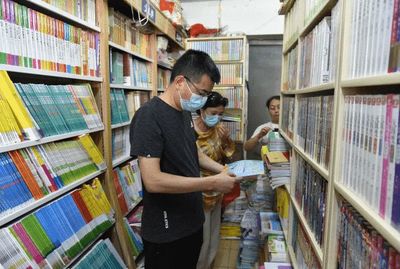 多部門(mén)聯(lián)動(dòng)凈化文化生態(tài) 荊州區(qū)校園周邊文化環(huán)境清查行動(dòng)紀(jì)實(shí)
